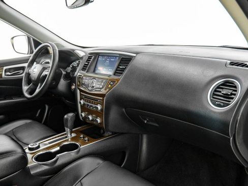 Used 2020 Nissan Pathfinder Platinum AWD/4WD image 9