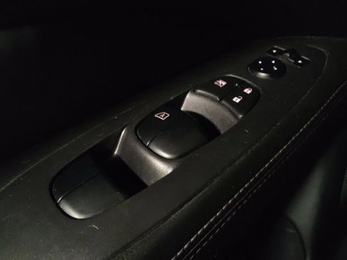 Used 2020 Nissan Pathfinder S image 27