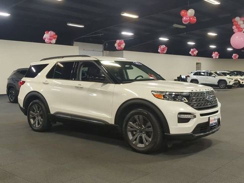 Used 2023 Ford Explorer XLT w/ Equipment Group 202A image 2