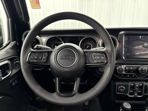 Used 2023 Jeep Gladiator Sport AWD/4WD image 15