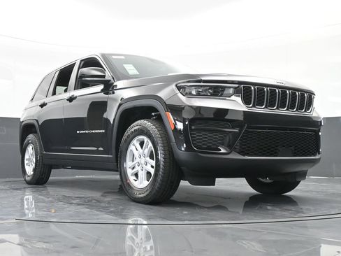Used 2024 Jeep Grand Cherokee Laredo w/ Trailer Tow Package image 51