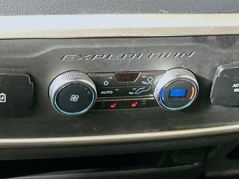 Used 2024 Ford Expedition Max Limited image 28