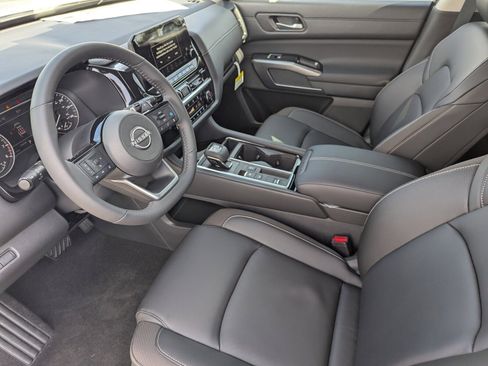 New 2025 Nissan Pathfinder SL image 11