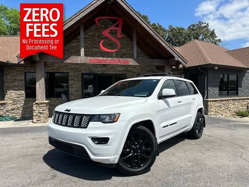 Used 2018 Jeep Grand Cherokee Altitude RWD image 1