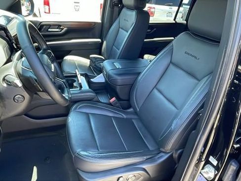 Used 2025 GMC Yukon XL Denali AWD/4WD image 11