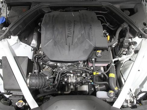 Certified 2025 Genesis G70 2.5T w/ Sport Prestige Package image 20