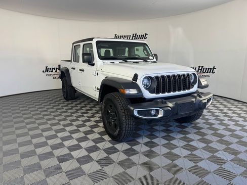 Used 2024 Jeep Gladiator Sport AWD/4WD image 9