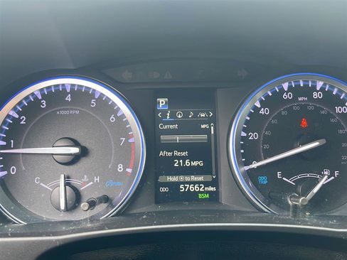 Used 2019 Toyota Highlander XLE image 3