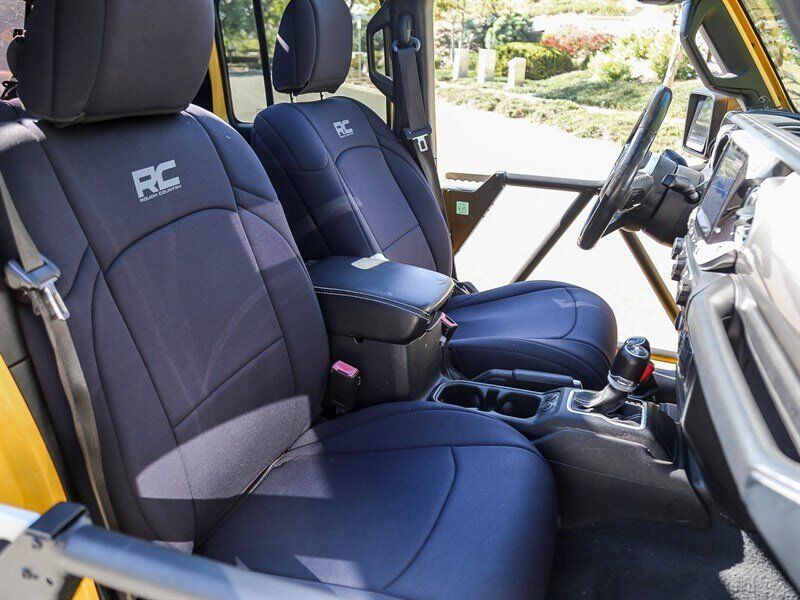 Used 2019 Jeep Wrangler Unlimited Sahara AWD/4WD image 35