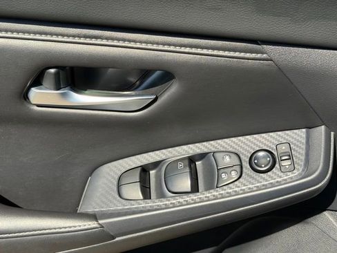 Used 2025 Nissan Sentra SV FWD image 15
