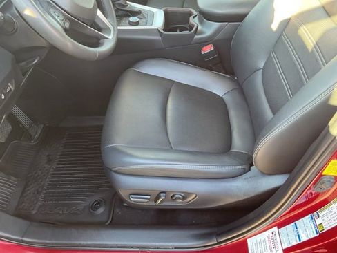 Used 2022 Toyota RAV4 Limited image 10