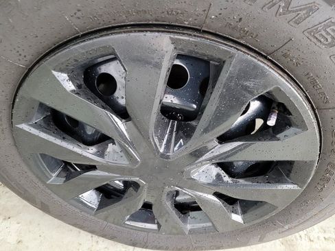 Used 2018 Nissan Rogue S image 20