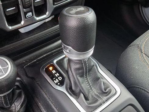 Used 2024 Jeep Wrangler Unlimited Sport AWD/4WD image 17