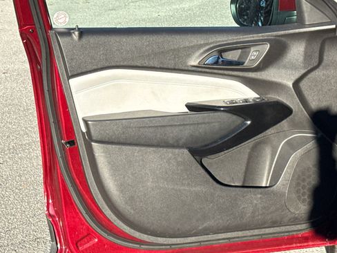 Used 2025 Chevrolet Trax LT w/ LT Convenience Package image 10