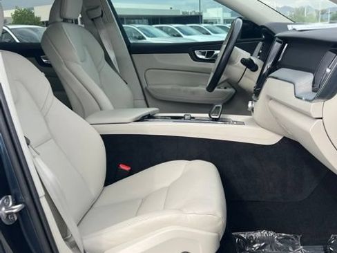 Used 2024 Volvo XC60 B5 Plus AWD/4WD image 33