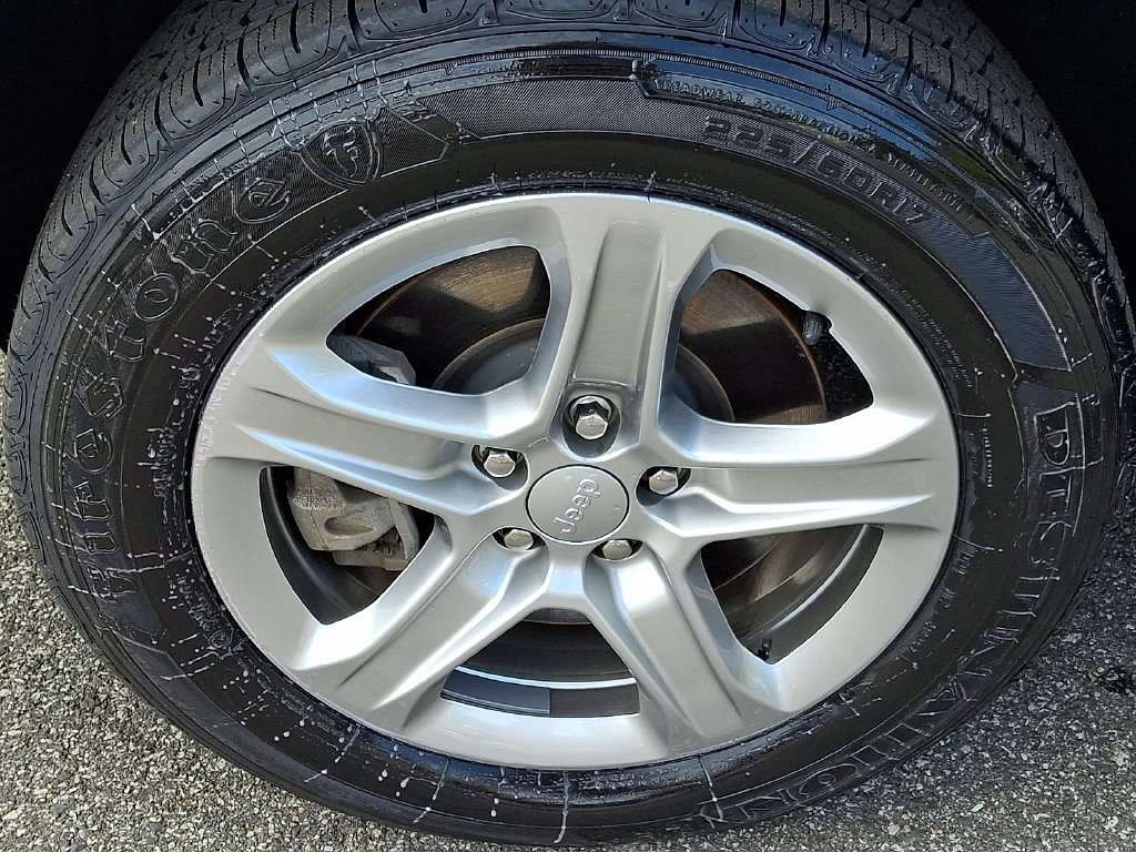 Certified 2023 Jeep Compass Latitude w/ Sun and Sound Group AWD/4WD image 8