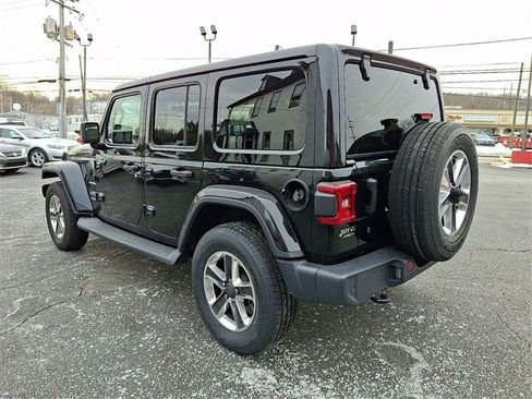 Used 2018 Jeep Wrangler Unlimited Sahara w/ Cold Weather Group image 4