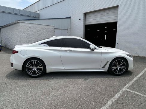Used 2018 INFINITI Q60 3.0t Luxe w/ Sensory Package 3.0T Luxe RWD image 2