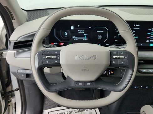 Used 2026 Kia EV9 Wind AWD/4WD image 14