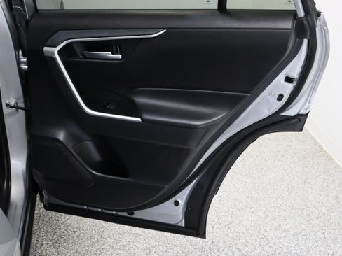 Used 2025 Toyota RAV4 XLE FWD image 33