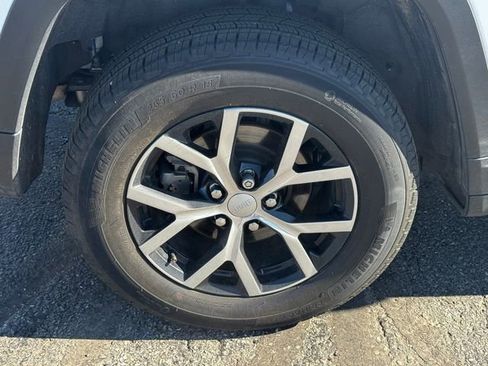 Certified 2024 Jeep Grand Cherokee Limited AWD/4WD image 12