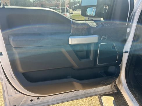 Used 2019 Ford F250 Lariat w/ Lariat Ultimate Package image 20