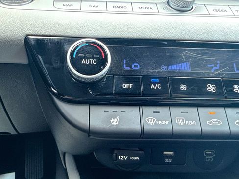Used 2024 Hyundai Elantra Limited FWD image 32