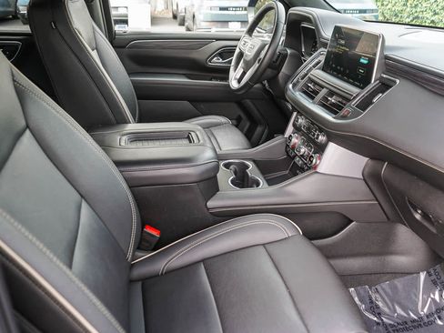 Used 2024 GMC Yukon SLT AWD/4WD image 16