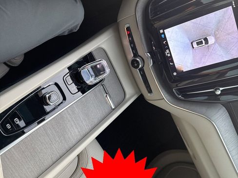 Certified 2023 Volvo XC60 B6 Ultimate w/ Protection Package Premier image 28