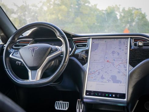 Used 2017 Tesla Model S 70D RWD image 10