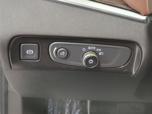 Used 2019 Buick Enclave Avenir w/ Avenir Technology Package AWD/4WD image 39