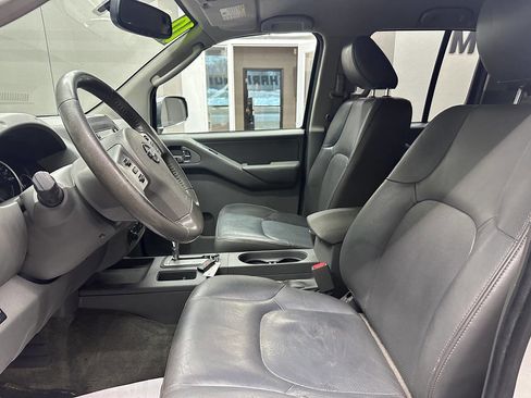 Used 2010 Nissan Frontier LE w/ LE Value Truck Pkg image 30