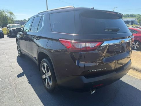Used 2021 Chevrolet Traverse LT w/ LT Premium Package image 5