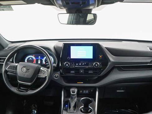 Used 2025 Toyota Highlander XSE AWD/4WD image 14