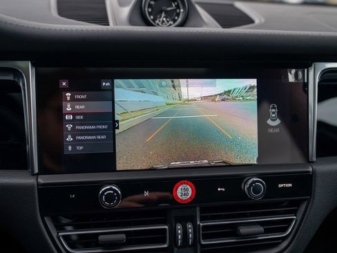 Certified 2025 Porsche Macan image 20