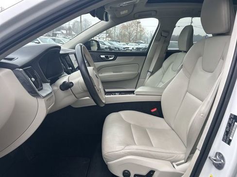 Used 2024 Volvo XC60 B5 Plus image 15