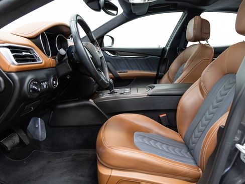 Used 2018 Maserati Ghibli GranLusso RWD image 7
