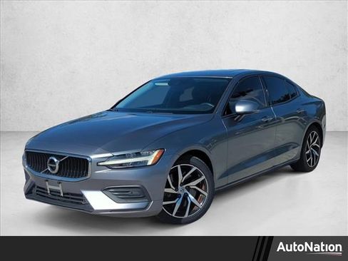 Used 2020 Volvo S60 T6 Momentum image 1
