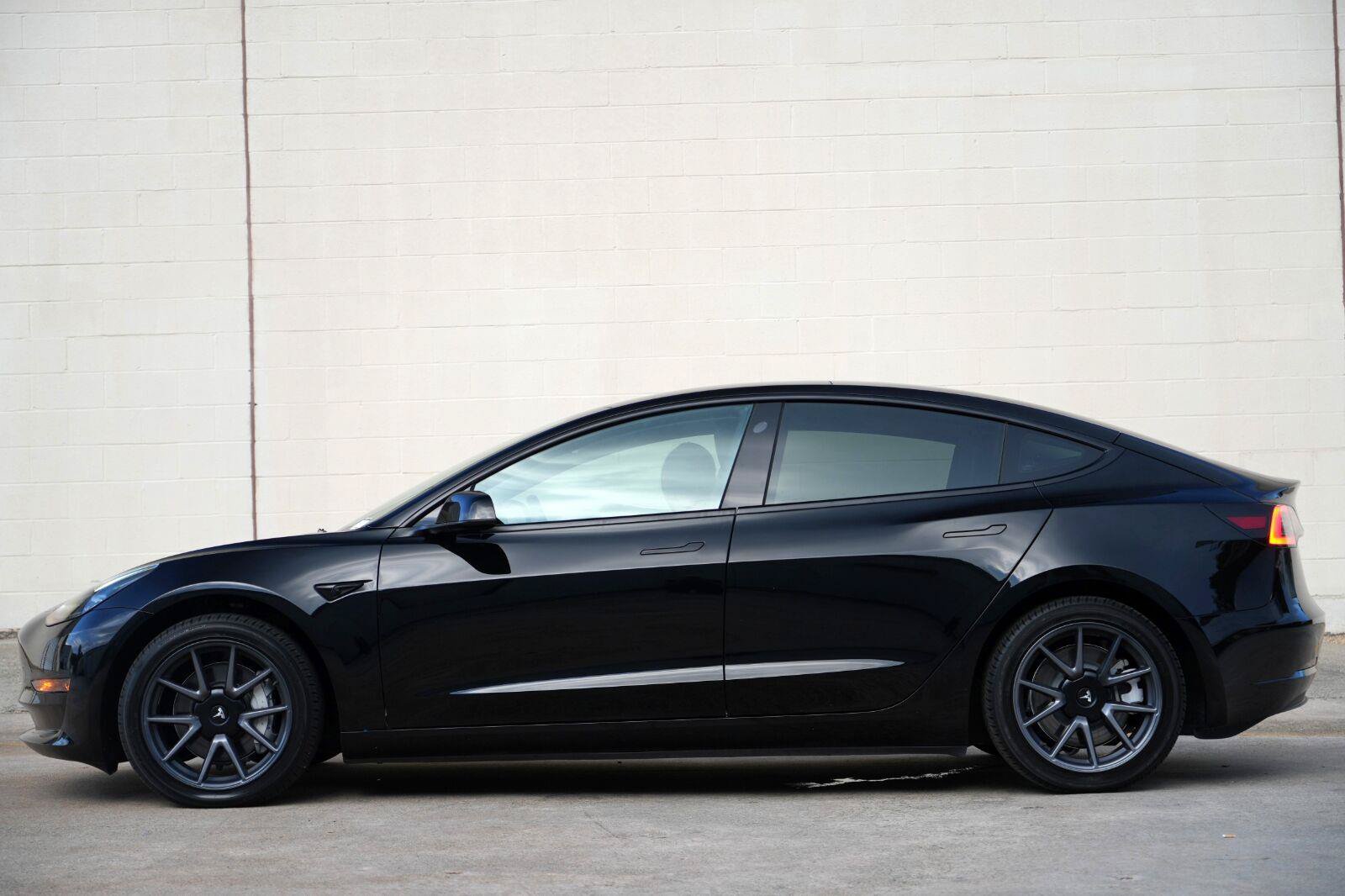 Used 2023 Tesla Model 3 Standard Range RWD image 9