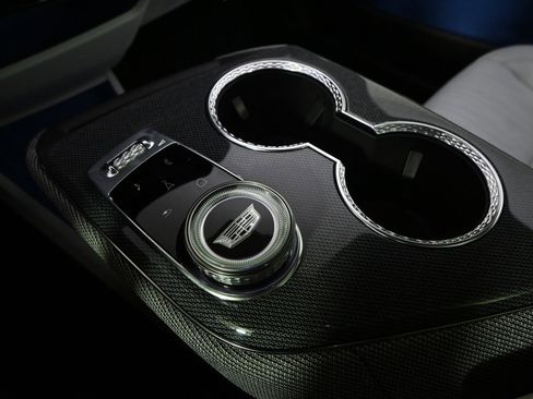 New 2026 Cadillac Optiq Luxury 2 image 33