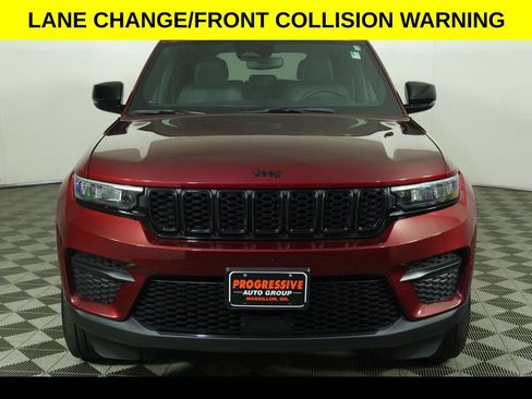 Used 2023 Jeep Grand Cherokee Altitude AWD/4WD image 11