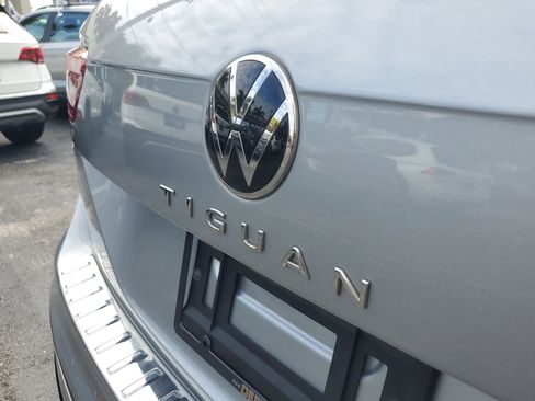 Used 2022 Volkswagen Tiguan SE R-Line image 10