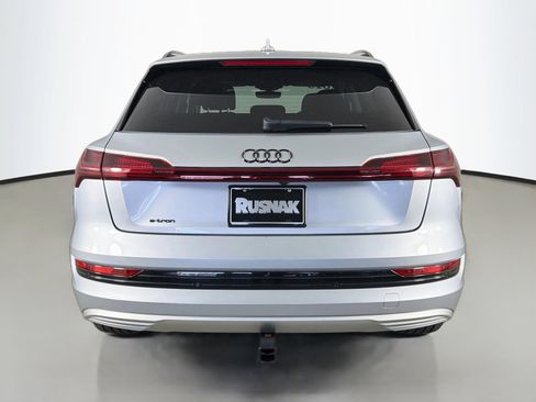 Used 2019 Audi e-tron Prestige w/ Prestige Package AWD/4WD image 6