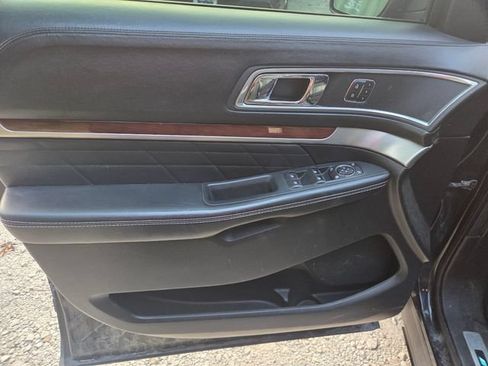 Used 2018 Ford Explorer Platinum AWD/4WD image 10