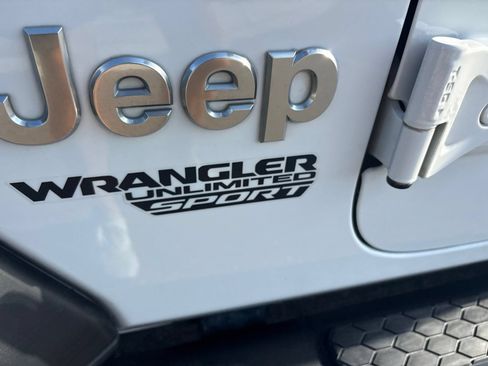 Used 2018 Jeep Wrangler Unlimited Sport S AWD/4WD image 15