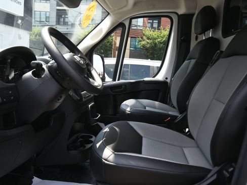 Used 2024 RAM ProMaster 2500 w/ Convenience Group FWD image 10