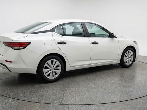Used 2025 Nissan Sentra S FWD image 9