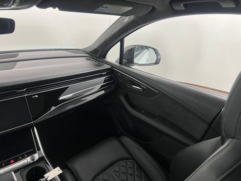 Used 2021 Audi SQ7 Prestige AWD/4WD image 22