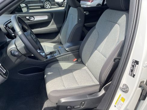 Used 2024 Volvo XC40 B5 Core image 20