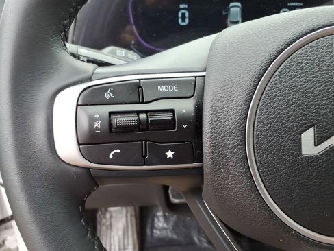 Used 2025 Kia Sportage EX FWD image 19